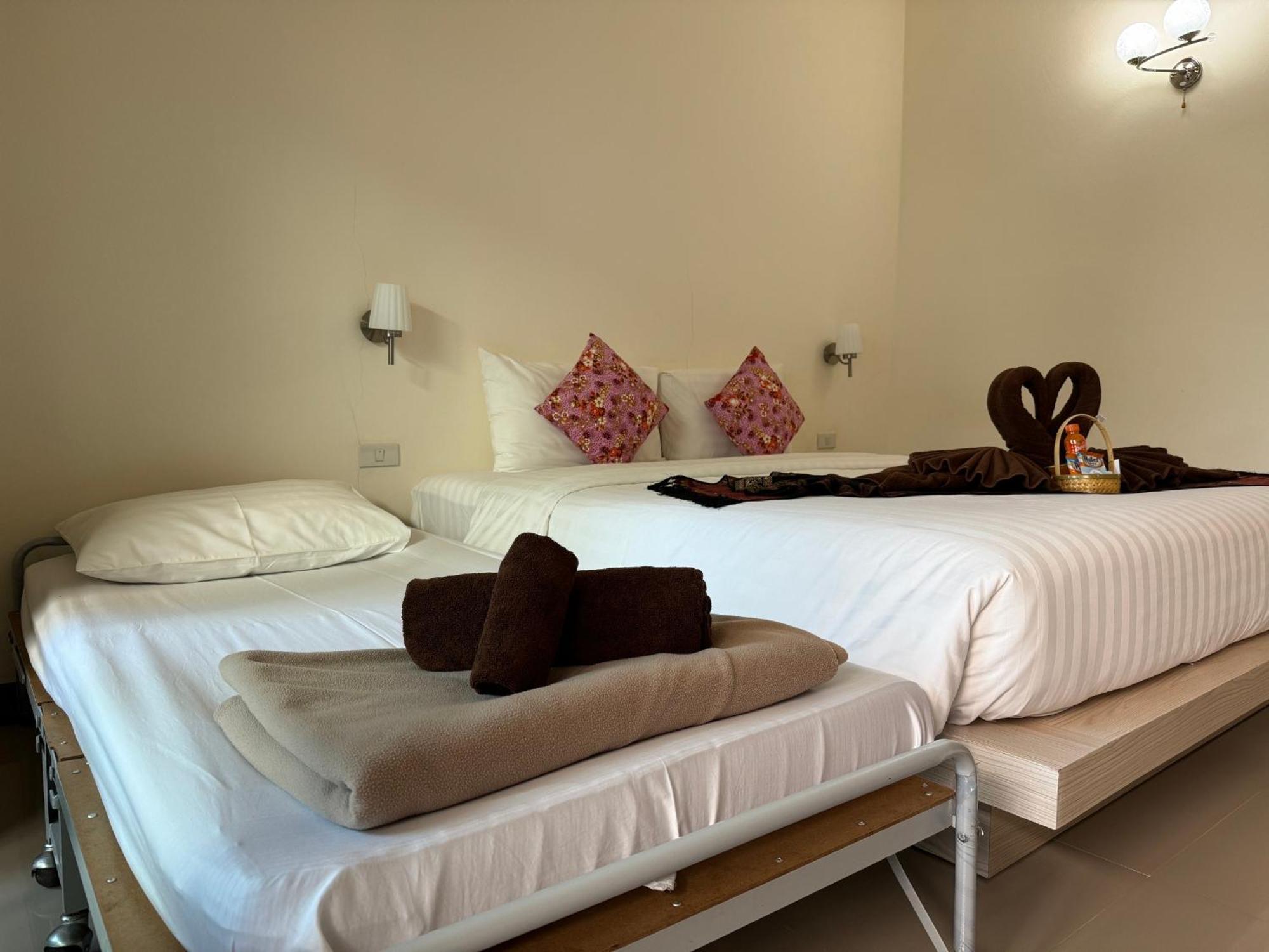 Hotel Malee Sirin Old Town Ko Lanta Esterno foto