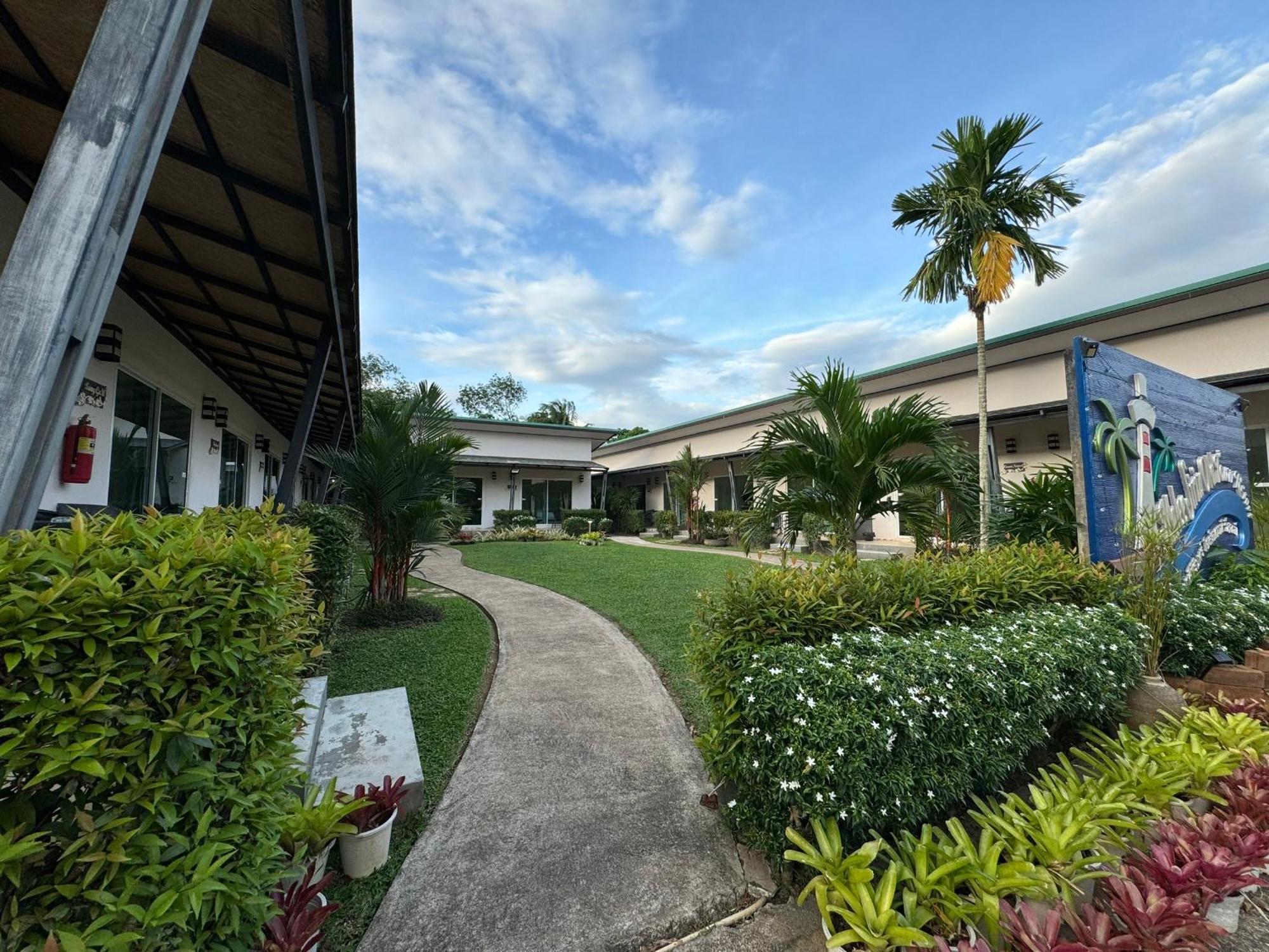Hotel Malee Sirin Old Town Ko Lanta Esterno foto